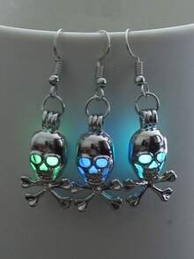 1 Pair Halloween Hip Hop Skull Glow In The Dark Earrings, Suitable For Women's Daily, Party And Festival Celebrations (Glows After Absorbing Light, Won't Glow Without Absorbing Light)