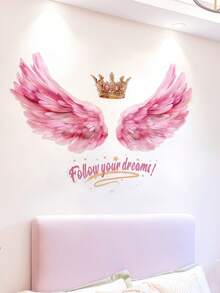 1片粉色天使翅膀墙贴，可粘贴于女孩卧室床头背景墙面装饰，PVC材质，适用于婴儿房装饰、婴儿派对用品、生日礼物、派对小礼物、迎婴派对等场合。