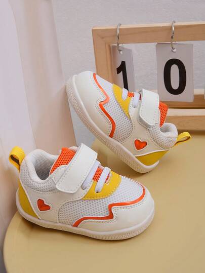 1 双网眼材料钩环装饰时尚百搭婴儿运动鞋，舒适防滑耐用幼儿第一双学步鞋，稳定贴合，适合日常穿着