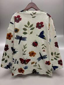 大码女式花卉和昆虫全身印花长袖落肩针织套头衫，罗纹针织袖口和下摆