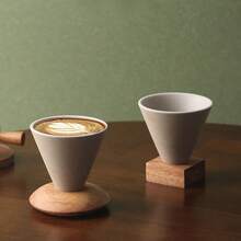 1 ceașcă de cafea ceramică groasă, lucrată manual, cu cioc mare de turnare, formă de pâlnie și suport de pahare din lemn natural, pentru utilizare în cafenele de lux, acasă, birou, potrivită ca și cadou