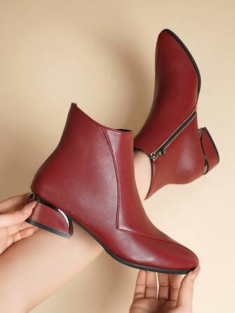 2025年新款尖头金属粗跟仿皮一脚蹬户外女靴，四季西部时尚