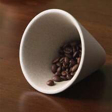 1 ceașcă de cafea ceramică groasă, lucrată manual, cu cioc mare de turnare, formă de pâlnie și suport de pahare din lemn natural, pentru utilizare în cafenele de lux, acasă, birou, potrivită ca și cadou