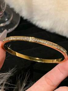 18K镀金不锈钢手链，饰以罗马数字和优雅设计——时尚饰品，男女皆宜，是节日礼物、派对配饰和休闲装扮的理想之选。 - 彩色 - 查看 6