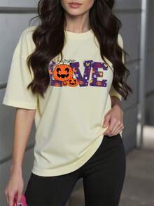Women's Graphic T-Shirt | Women's Basic Style + Halloween Love Design | 100% Cotton | Comfortable and Soft | Suitable for Everyday Wear and Holiday Gifts |  Crew Neck T-Shirt | Made and shipped in Mexico | Unisex - Albaricoque - Ver 1
