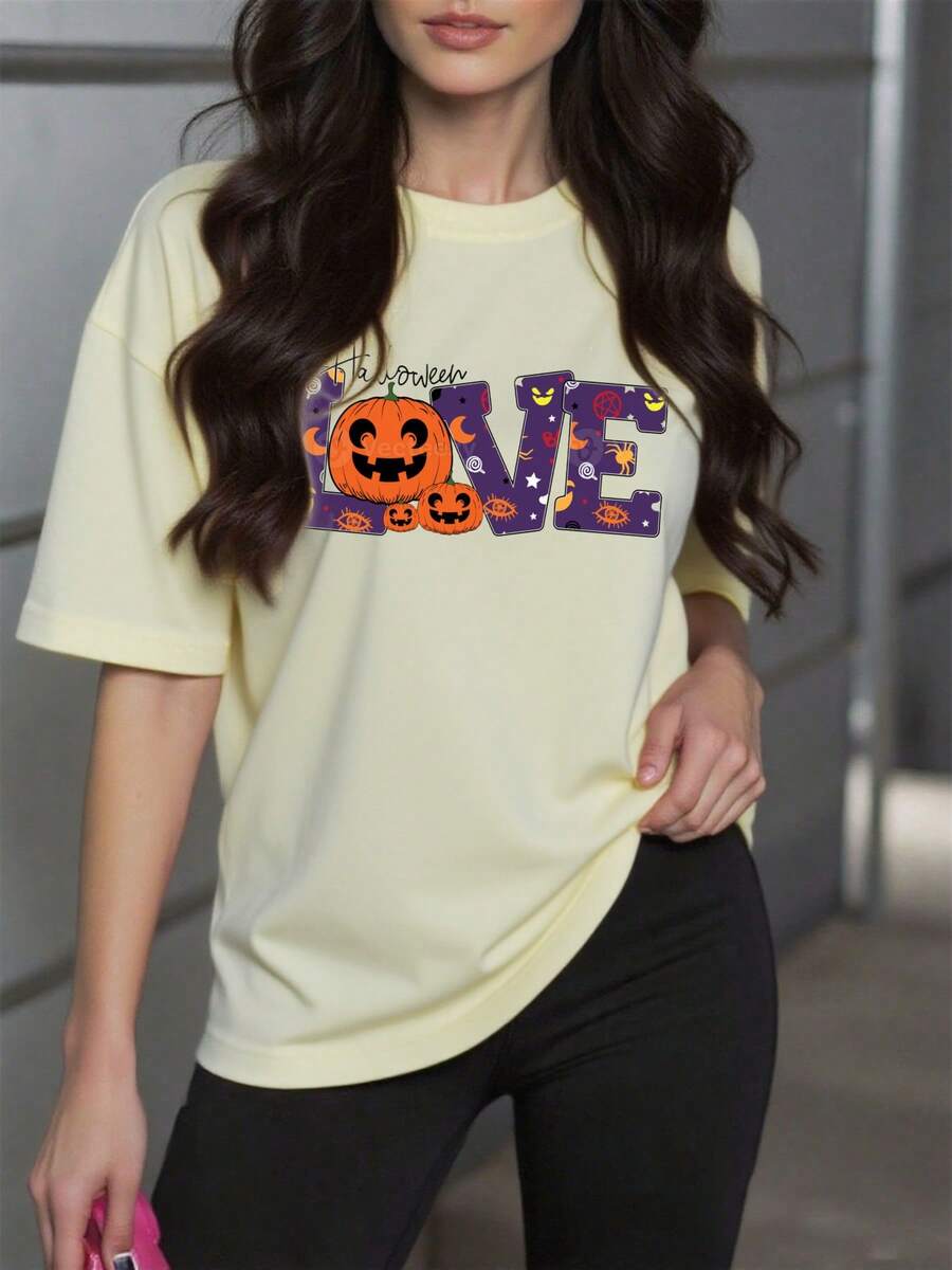 Women's Graphic T-Shirt | Women's Basic Style + Halloween Love Design | 100% Cotton | Comfortable and Soft | Suitable for Everyday Wear and Holiday Gifts | Crew Neck T-Shirt | Made and shipped in Mexico | Unisex - Albaricoque - Ver 1