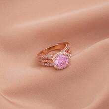 Un anillo de oro rosa brillante, un elegante anillo de oro rosa enchapado con circonita rosa redonda, un regalo de San Valentín para uso diario, un accesorio elegante y brillante de joyería