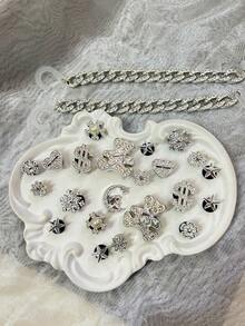 24 szt. DIY: Buty ogrodowe ze srebrnym kryształowym łańcuszkiem, klamrą, kokardą z kryształkami i monetą, ozdobne guziki, zdejmowane akcesoria, odpowiednie do obuwia plażowego, butów z wycięciami, na każdą porę roku, prezentów świątecznych