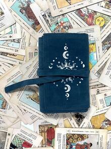 Organizador de baraja de tarot de terciopelo, impreso con patrón de sol y luna, con cierre de cordón, funda protectora de tela suave, bolsa portátil, portador de tarjetas, adecuado para almacenar tarjetas y artículos pequeños. Portador de tarjetas de tarot, protector de tela para tarjetas y artículos, también un regalo para amigos, regalo de cumpleaños, regalo de aniversario, regalo de Navidad, regalo de Pascua.