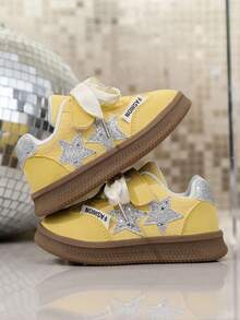 1 par de zapatillas retro clásicas unisex con correa de PU y diseño de , adecuadas para todas las estaciones