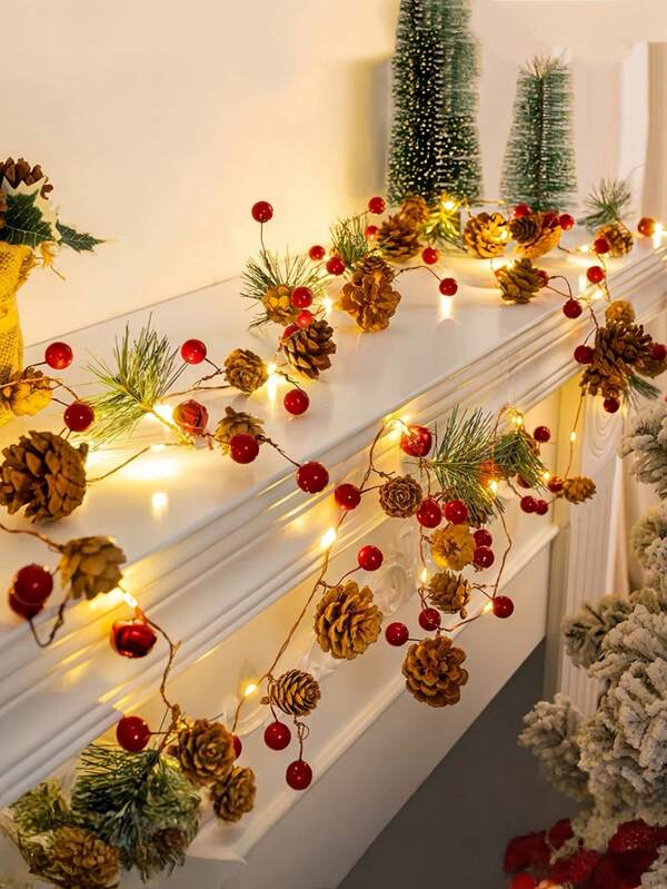 1 pièce Lumière décorative de pomme de pin de Noël, avec pommes de pin artificielles, aiguilles de pin et décorations de cerises, alimentée par batterie (batterie non incluse), convient pour les décorations d'hiver et de Noël, utilisée pour envelopper les arbres de Noël, les salons, les chambres à coucher, les salles à manger, les lumières suspendues pour les vitrines de magasin