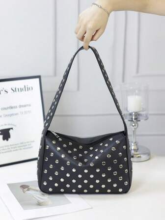 New Versatile Commuter Street Chic Rivet Underarm One Shoulder Bag