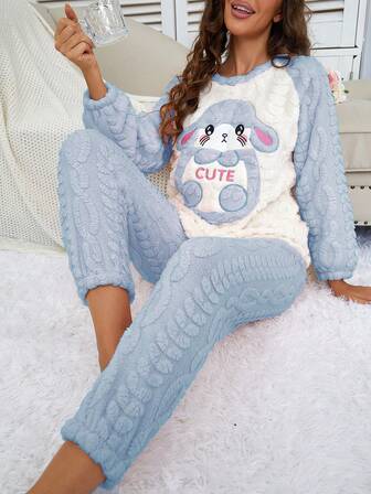 2 piezas Conjunto de pijama de felpa coral para mujer, top de manga larga y pantalones, grueso y cálido, bordado de conejo azul con bolsillos, ropa de dormir casual y dulce para invierno y otoño, acogedor