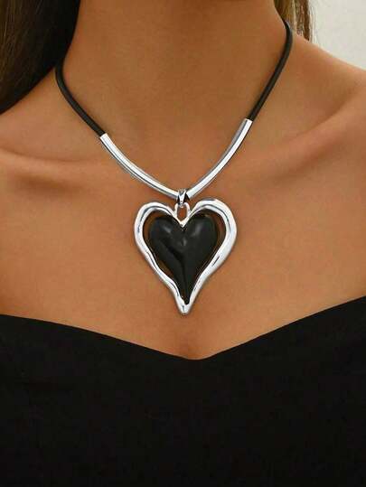 "1pc Heart Charm Punk-Style Collage Necklace, Simple & Fashionable Pendant Chain For Everyday Wear"