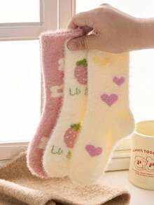 2 Pares de Meias Fofas Até a Panturrilha para Crianças, Meias Até a Panturrilha com Estampa de Coração/Flor/Morango para Meninas, Meias Quentes para Crianças no Outono/Inverno, Meias Felpudas para Uso Diário/Doméstico, Adequadas para Meninas de 3 a 12 Anos, Cores Aleatórias
