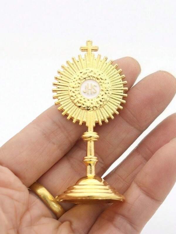 1pc Vintage Elegant Metal Crafted Religious Cross Decor, Creative Personalized Home Office Desktop Ornament, Retro Alloy Round Plate Display Stand