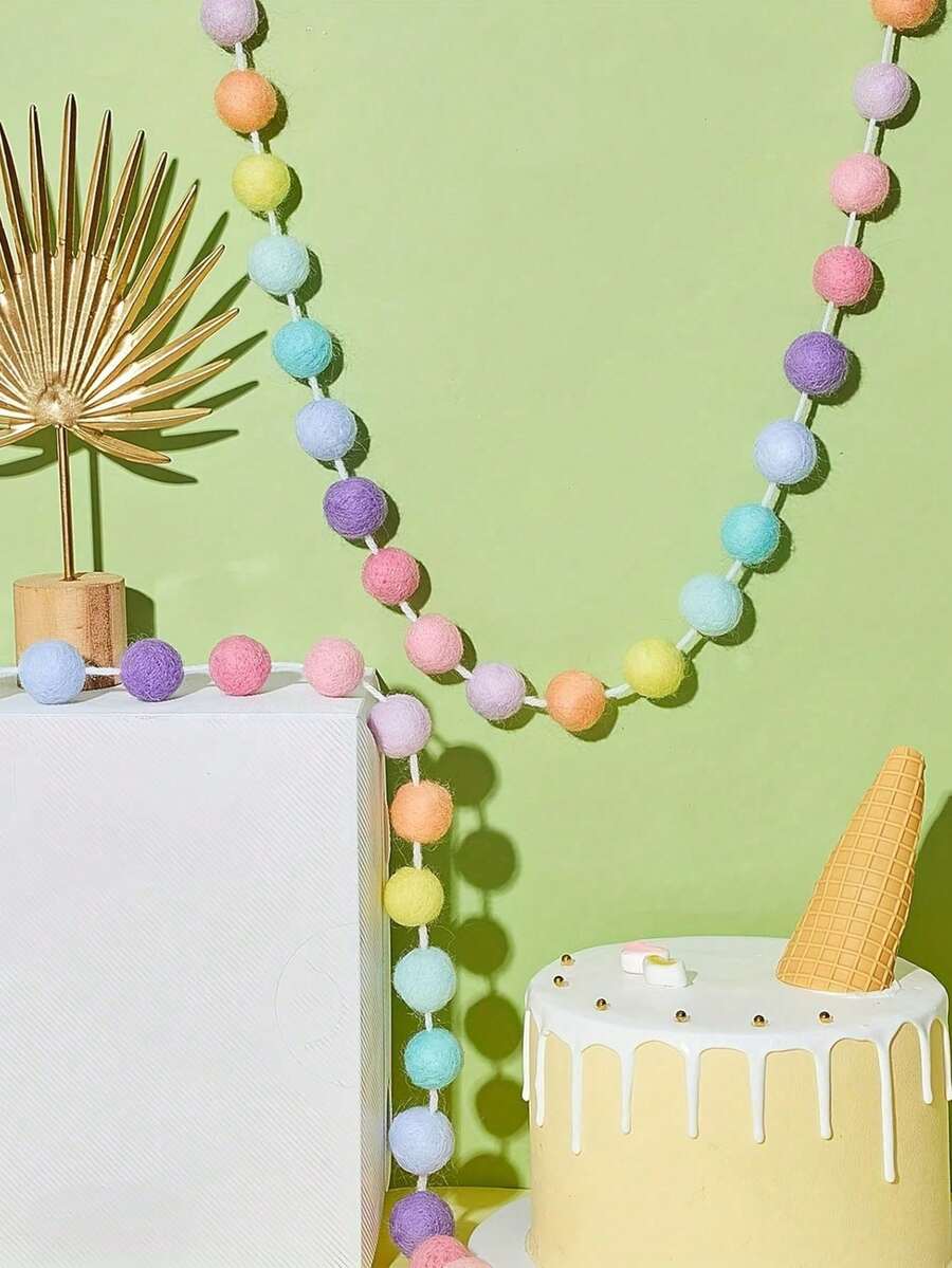1 pièce Guirlande de boules en feutre tricotées, décoration suspendue pré-enfilée, bannière de pompons pour chambre d'enfant et chambre de fille, décoration murale pour fête de Noël et Nouvel An, toile de fond photo, cadeau pour la Saint-Valentin et anniversaire