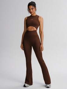 TCVC 女式无缝针织弹力圆领运动吊带背心和高腰收腹喇叭瑜伽裤套装 - 咖啡棕 - 查看 4