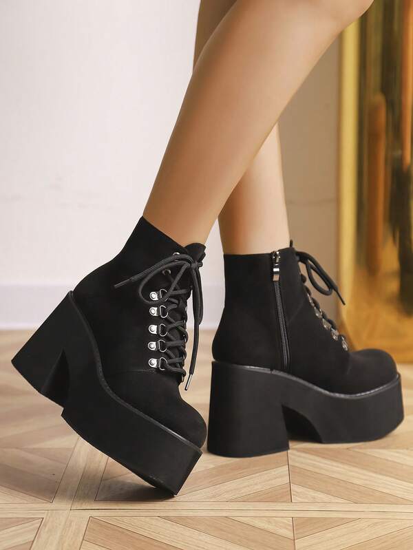 بوت كاحل مطرزة بأسلوب جوتيك مربوطة بالسير، ذات كعب سميك وسميك، سحاب جانبي، بوت حادة للموسم البارد