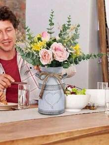 OBOVAY Vintage Bauernhaus Metall verzinkter Vase - Rustikale abgenutzte cremefarbene Milchkanne mit "Home Flowers" Etikett, sortierte Stil Eisen Vase Geschenktüte, perfekt als Mittelpunkt und Heimdekoration Raumdekoration Blumenvase Glasvase - Verschiedenfarbig - Übersicht 9
