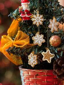 5 件迷你姜饼曲奇形状圣诞装饰品 - 人造木质雪花和星星悬挂装饰，带绳索，棕色和白色糖霜状图案，适用于圣诞树、花环、花环和圣诞装饰 - 彩色 - 查看 6