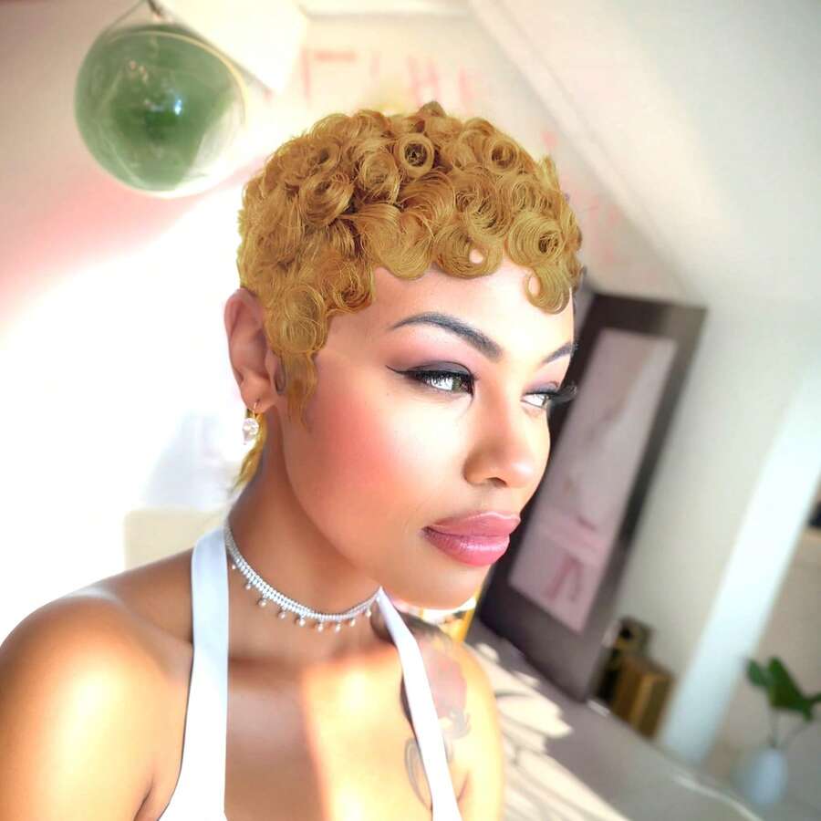 27# Curly Wavy Blonde Pixie Short Wig, Real Human Hair Layered Pixie Short Wig With Bangs, Glueless Lace Front Wig, Breathable Handmade Wig, Suitable For Gift, Valentine's Day, Daily Wear