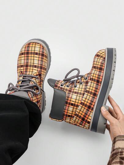 Nuevas botas de media caña de moda de otoño/invierno con estampado de pata de gallo clásico, botas de tobillo con cordones auténtico y suela gruesa para hombres