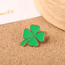 1pc Lucky Four-Leaf Clover Brooch, Personalized Versatile Fashion Commuter Cartoon Badge Brooch, Commuter Party Birthday Gift Christmas