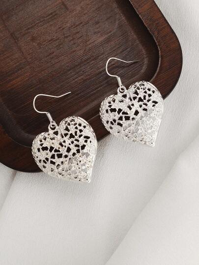 一对镂空花卉心形创意优雅休闲耳环，韩式风格