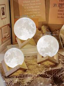 Lampada a forma di luna, luce notturna creativa per atmosfera da comodino, lampada da camera da letto con supporto in legno, luce notturna a LED per decorazione domestica, regalo di compleanno per ragazzi e ragazze, alimentata a batteria, adatta per vari tipi di stanza - regalo di compleanno e Natale