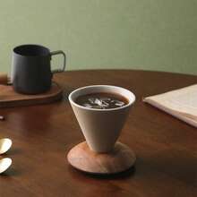 1 ceașcă de cafea ceramică groasă, lucrată manual, cu cioc mare de turnare, formă de pâlnie și suport de pahare din lemn natural, pentru utilizare în cafenele de lux, acasă, birou, potrivită ca și cadou