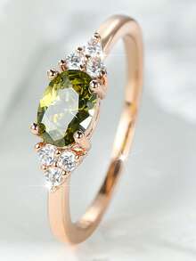 Un anillo de compromiso y boda lujoso y exquisito con una dama noble y brillante, con zirconia rosa dorada y púrpura, un regalo de cita