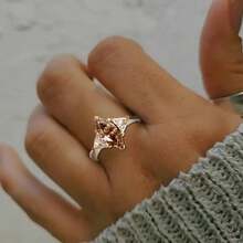 Anello di fidanzamento/matrimonio placcato in oro 18K con zirconia, design elegante e sofisticato per donna