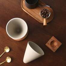 1 ceașcă de cafea ceramică groasă, lucrată manual, cu cioc mare de turnare, formă de pâlnie și suport de pahare din lemn natural, pentru utilizare în cafenele de lux, acasă, birou, potrivită ca și cadou