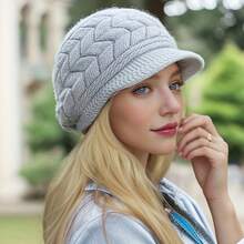 1 pièce, 4 couleurs disponibles : rouge, noir, gris, beige. Chapeau chaud pour l'automne/l'hiver, bonnet d'hiver fin pour femme, design avec cache-oreilles doux et chaud, sangle de couleur unie réglable, convient aux personnes d'âge moyen et âgées. Chapeau tricoté chaud en laine pour l'automne/l'hiver, doublure chaude, style béret polyvalent, adapté pour les temps froids et l'isolation - Multicolore - Voir 7