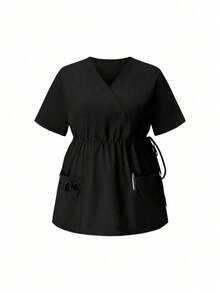 جمبسوت قصيرة كاجوال بياقة على شكل حرف V وجيب قابلة للتعديل في الخصر، بأكمام قصيرة، مناسبة لصالون التجميل ومراكز العناية الصحية والعيادات الطبية والبيطرية، طقم مكون من قطعتين - الأسود - مشاهدة 4