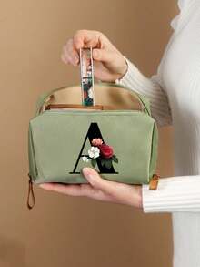 Geantă cosmetică elegantă cu monogramă, geantă de toaletă portabilă pentru femei, geantă de ruj, portofel pentru monede, geantă de depozitare pliabilă ușoară, geantă cosmetică, geantă de călătorie, geantă de depozitare portabilă, capacitate mare, cu mâner, multifuncțională, poliester durabil cu închidere cu fermoar, lavabilă la mașină, potrivită pentru naveta zilnică, călătorii de afaceri, vacanțe, poate fi oferită prietenilor, membrilor familiei ca un cadou grijuliu, cadouri de Crăciun, Halloween.