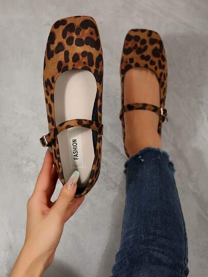 Bailarinas con hebilla y estampado de leopardo para mujer, elegantes y de moda tipo Mary Jane, aptas para primavera, otoño e invierno. Diseño de suela blanda para mayor comodidad del pie, adecuadas para el trabajo, estudiantes, uso casual, viajes y atuendos elegantes. Versátiles, suaves y cómodas, excelente experiencia.