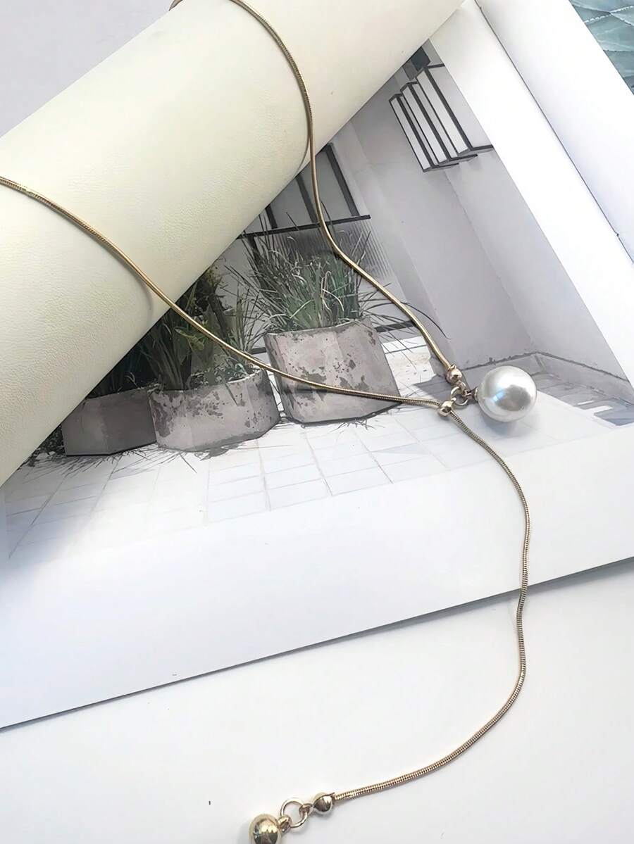 1 件可调节金色珍珠长项链，适合日常佩戴，是送给女性的最佳礼物