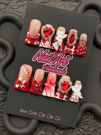 10 pièces Kit d'ongles style Y2K fait main, avec des pointes françaises rouges incrustées d'accessoires raffinés comme des roses, des fleurs et des croix. L'effet dégradé avec de grandes décorations de pierres rouges sur des ongles en acrylique à clipser les rend adaptés pour les femmes et les filles pour les fêtes, le port quotidien et comme fournitures de manucure cadeaux.
