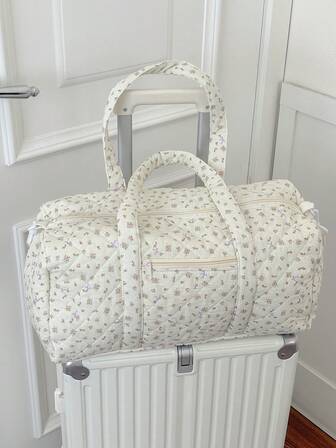 1Pc Korean Ins Style Ditsy Floral & Bow Print Quilted Large Capacity Travel Bag Lightweight Luggage Bag Handheld Crossbody Boston Bag Duffel Bag Girls Weekend Bag Short Trip Tote Bag Girls Travelling Bag Shoulder Bag Girls Sport Bag, Mummy Bag, Yoga Bag Multi-Functional Handbag Suitable For Ladies And Girls, Mom Gifts, New Year Gift, Back To School Gifts