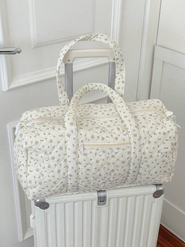 1Pc Korean Ins Style Ditsy Floral & Bow Print Quilted Large Capacity Travel Bag Lightweight Luggage Bag Handheld Crossbody Boston Bag Duffel Bag Girls Weekend Bag Short Trip Tote Bag Girls Travelling Bag Shoulder Bag Girls Sport Bag, Mummy Bag, Yoga Bag Multi-Functional Handbag Suitable For Ladies And Girls, Mom Gifts, New Year Gift, Back To School Gifts