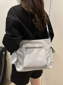 这款时尚多功能纯色大容量单肩包采用PU材质，并配有小钱包。这是一款时尚前卫的女士休闲单肩包，适合日常出行、通勤、购物等各种场合，也可作为礼物赠送亲朋好友。 - 灰色 - 查看 6