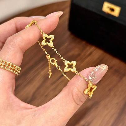 1 Stück neue Armband mit Hohlmuster für Frauen, luxuriöses Nischendesign, vielseitig, hochwertig, geeignet als Geschenk für Freundin, Mutter