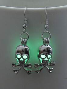 1 Pair Halloween Hip Hop Skull Glow In The Dark Earrings, Suitable For Women's Daily, Party And Festival Celebrations (Glows After Absorbing Light, Won't Glow Without Absorbing Light)