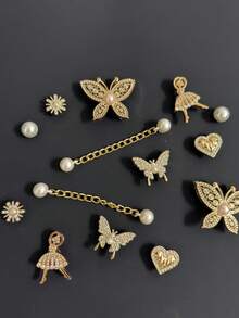 14 piezas Conjunto de accesorios de zuecos de madera (Mariposa grande de perla dorada, Chica bailarina, Mariposa de perla de rhinestone, Cadena de perlas de ABS) - Decoración desmontable DIY, Adecuado para personalizar Mary Janes, zapatos de jardín, zuecos, sandalias y zapatos de playa - Regalo perfecto para festivales, fiestas y ocasiones especiales.