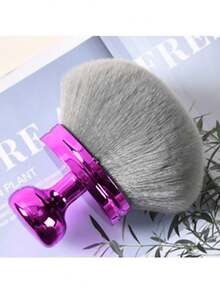 Pincel extra grande para maquiagem corporal, ideal para autobronzeador, maquiagem para pernas e mistura de bronzeador. O pincel kabuki de cabeça larga de 90 mm proporciona uma aplicação mais uniforme e bonita. Também é ideal para aplicar protetor solar no rosto e nas costas, aplicar autobronzeador nas costas e misturar bronzeador. Pode ser usado seco ou molhado, sendo adequado para fisiculturistas e mulheres. Pode ser usado como pincel para base, corretivo, blush, contorno, pó ou blush.