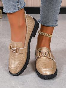 Mocasines de mujer con decoración de cadena, zapatos planos slip-on, estilo británico, nueva llegada de otoño 2025 para mujer, estilo universitario, moda elegante, cómodos y casuales, adecuados para faldas y uso en el campus