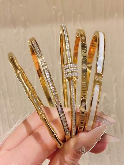 18 Karat vergoldetes Edelstahl Armband mit römischen Ziffern und Verzierungen - Unisex Mode Schmuck, geeignet als Geschenkidee, für Partys und lässige Jugendmode