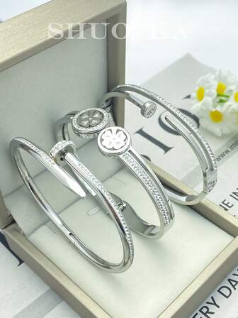 Silver Stainless Steel Floral Bracelet, Suitable For Women's Everyday Wear. Featuring A Classic Floral Motif With Rhinestone Stud Detailing, Water-Resistant Properties, And A European-American Aesthetic. Ideal For Casual Occasions, Weddings, Parties, Or As A Valentine's Day Gift.